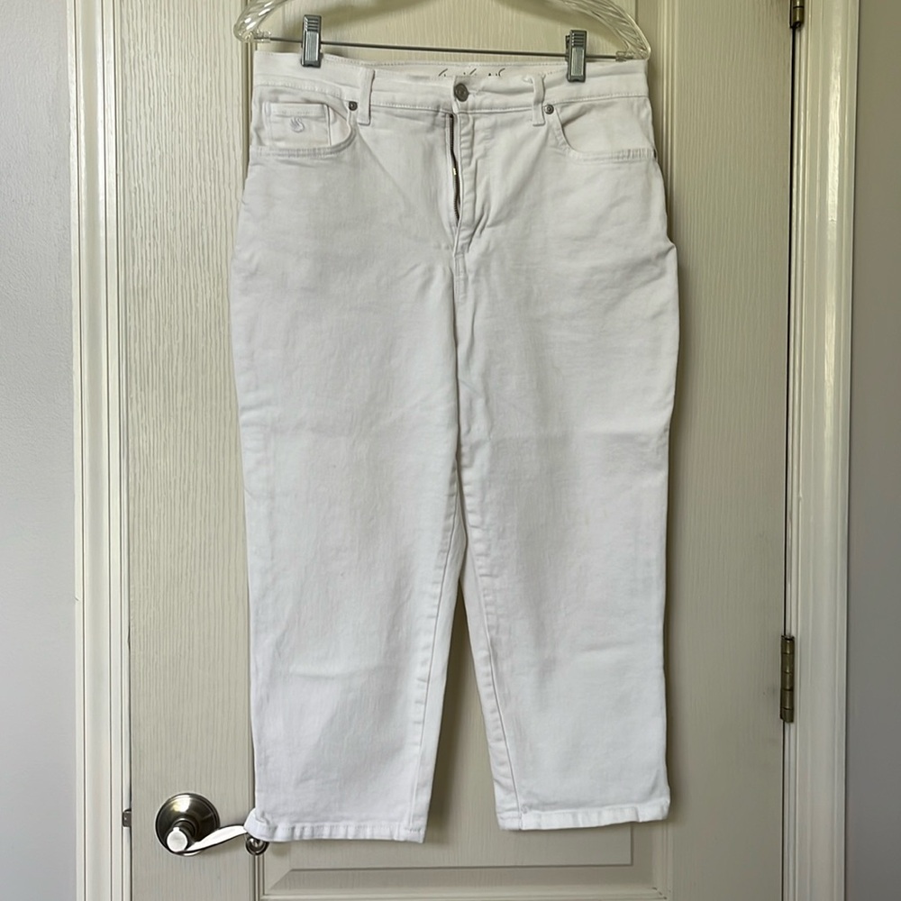 White denim capris by Gloria Vanderbilt